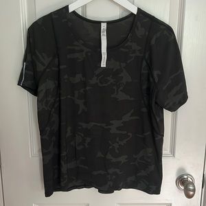Lululemon T-Shirt Size 10 Camo